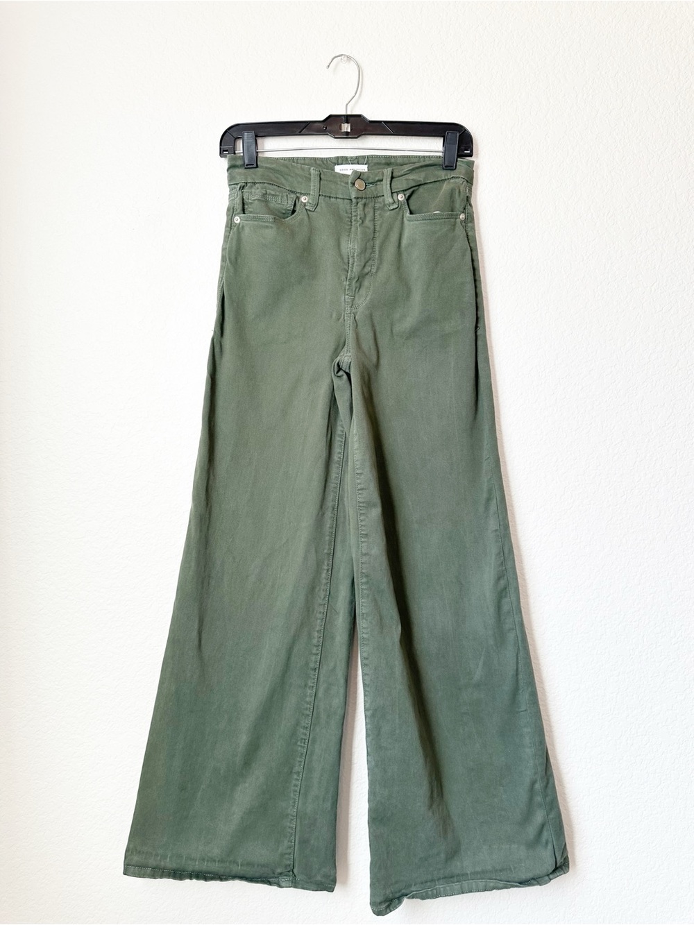 Good American Wide-Leg Jeans in Olive Green